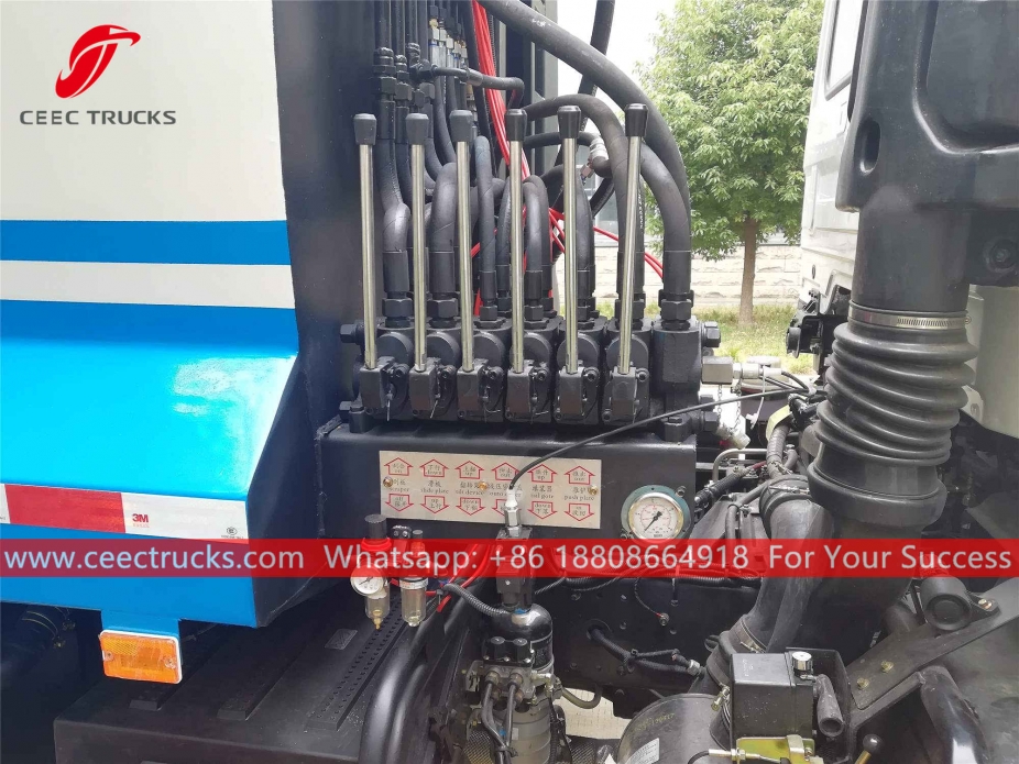 Lori sampah pemuatan belakang ISUZU 8CBM