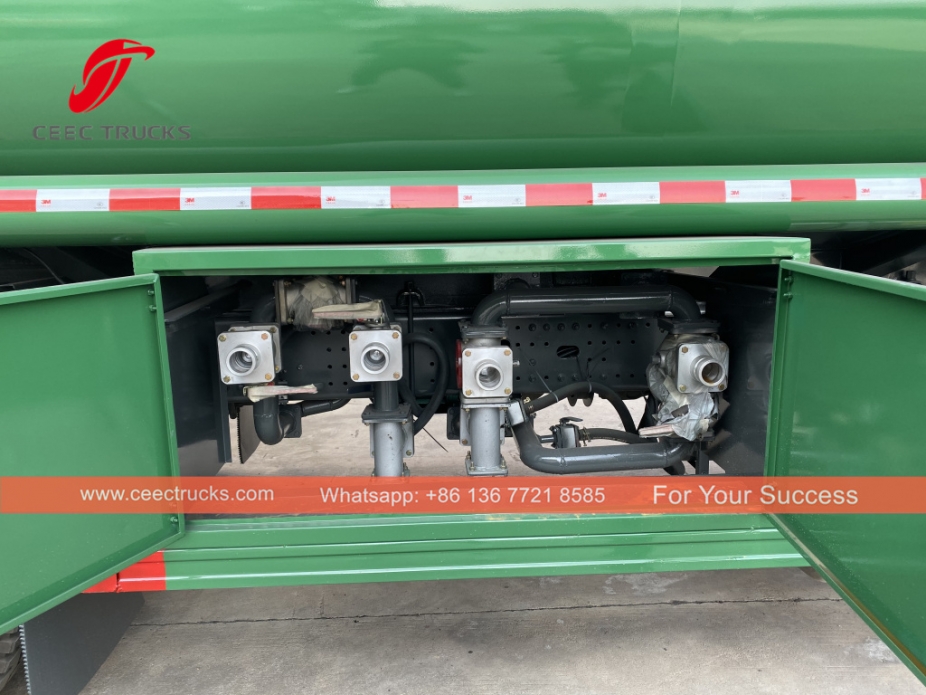 Lori tangki penghantaran minyak bahan api 8x4 30CBM SINOTRUK