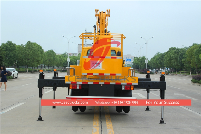 Lori platform udara ISUZU 18 meter