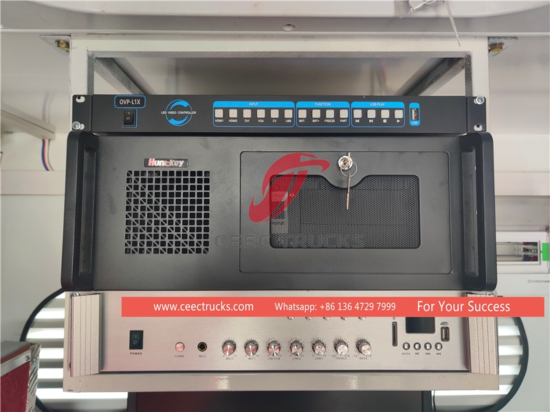 Lori pentas bergerak ISUZU 100P 4*2