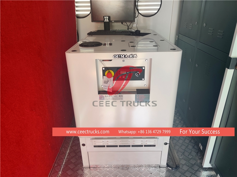 Lori pentas bergerak ISUZU 100P 4*2