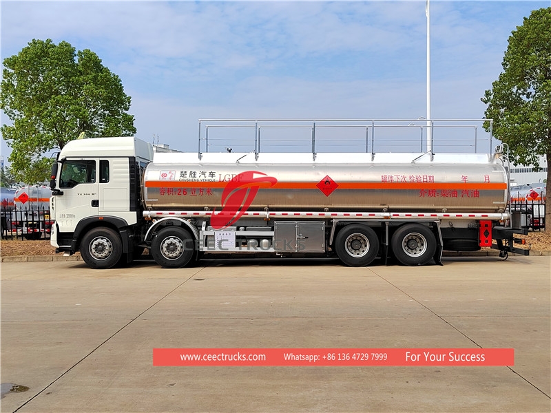 Lori tangki minyak howo 40 cbm yang baru