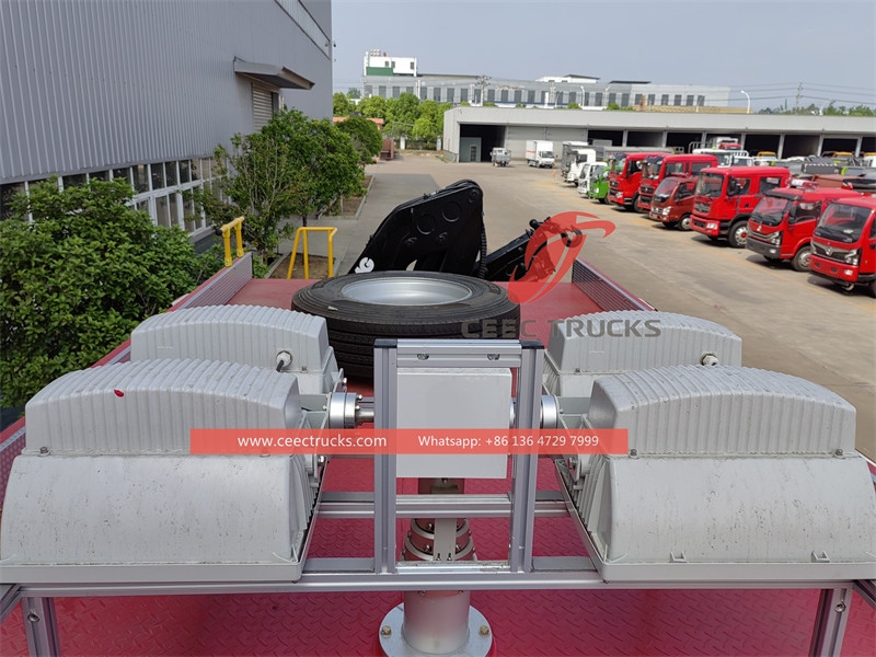 Kenderaan penyelamat kebakaran Howo dengan kren 5 tan dan lampu kecemasan 12m