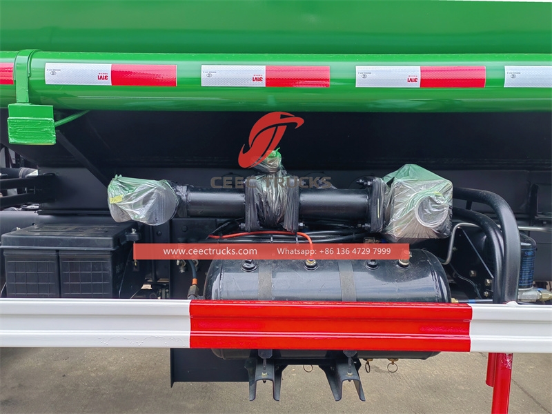 Lori tangki air ISUZU FTR 12,000L ke Vietnam