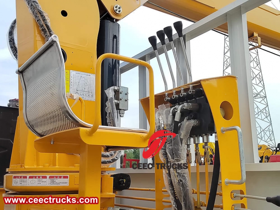 Lori kren boom tegar 3 Tan Isuzu