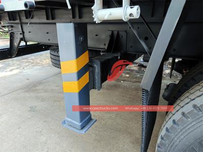 Africa Isuzu GIGA 380HP boom crane dropside cargo truck