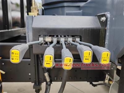 Sinotruk HOWO Truck with 8tons Crane