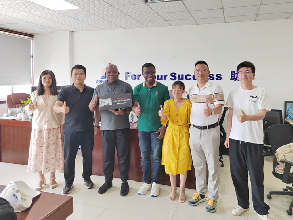 Pelanggan Ethiopia melawat kami untuk membeli ISUZU 20m Aerial Boom Truck