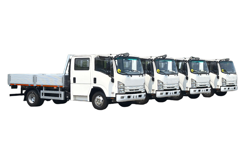 4 unit trak kargo ringan Isuzu KV100 dua kabin